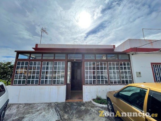 ID-466  Pequeña casa adosada en una zona cerca